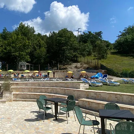 مكان تخييم Village La Verna تشيوسي ديلا فيرنا
