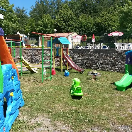 مكان تخييم Village La Verna *