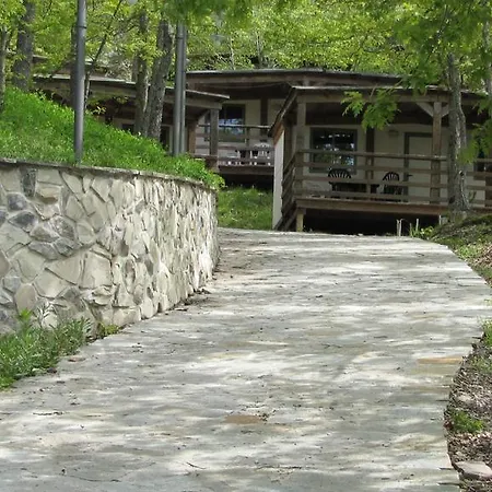 مكان تخييم Village La Verna *